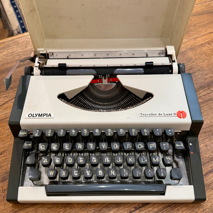 Macchina scrivere Olympia Traveller de Luxe S funzionante 1970 ca