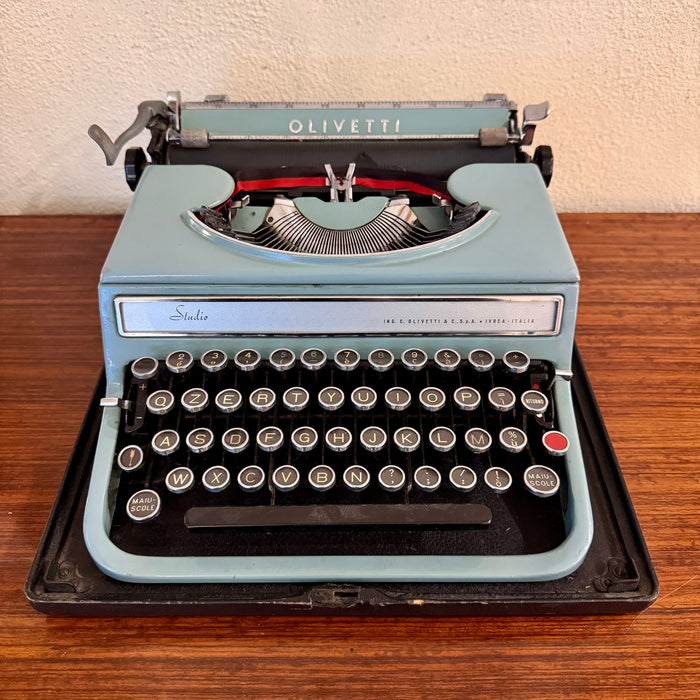 Macchina scrivere Olivetti Studio azzurra con custodia 1950 ca