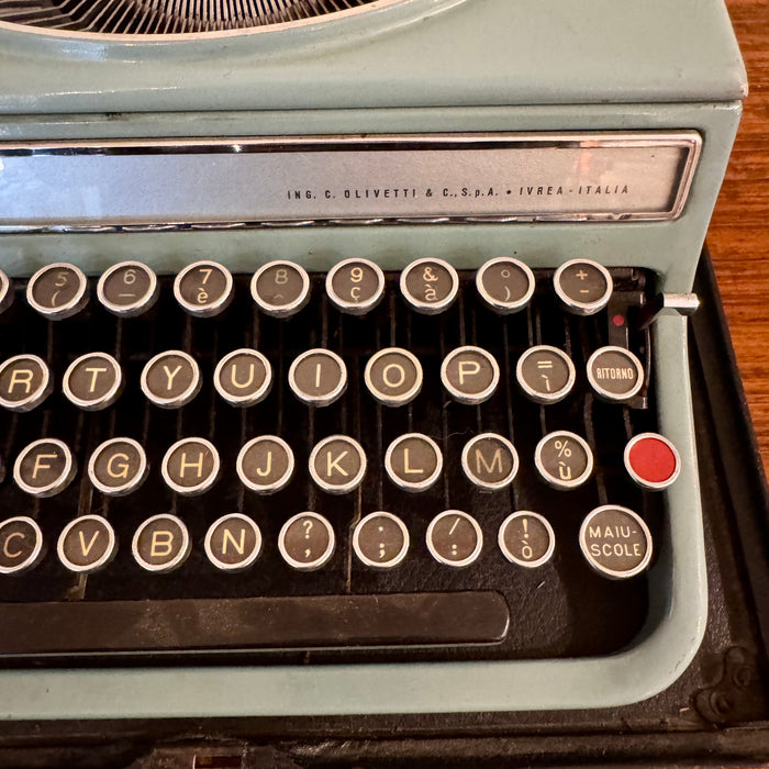 Macchina scrivere Olivetti Studio azzurra con custodia 1950 ca